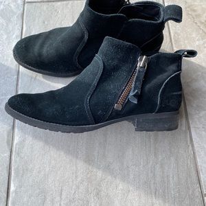 Black Ugg boots!  Size 8